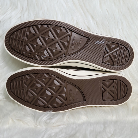 Converse Chuck Taylor All Star Low Top Cream 7 Women / 5 Men NWOB - Picture 5 of 6